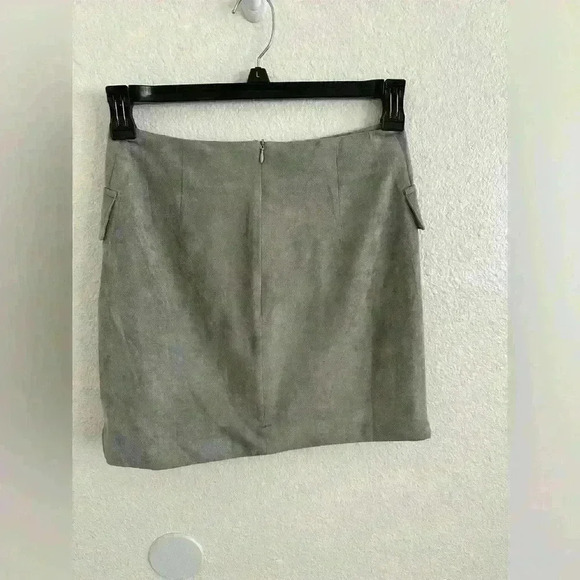 Runaway Faux Suede Mini Jackie Skirt Size 4 - Picture 4 of 14